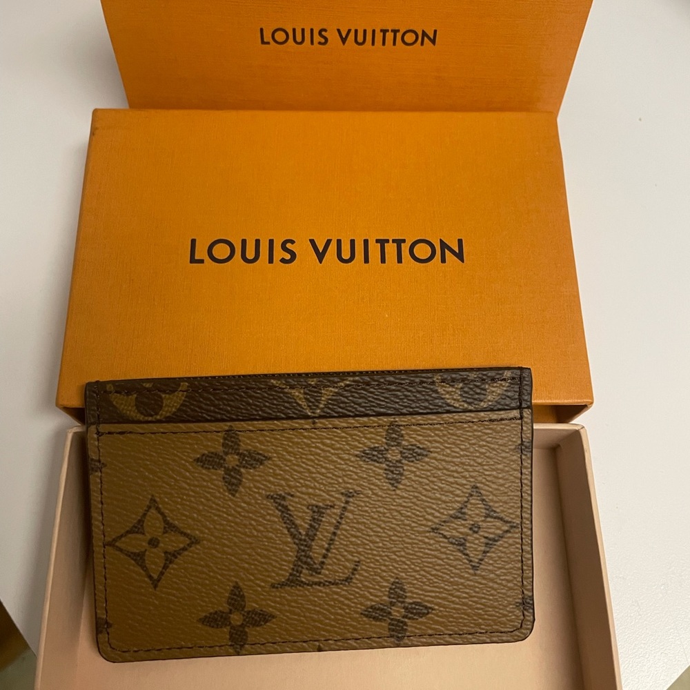AUTHENTIC LOUIS VUITTON CARD HOLDER